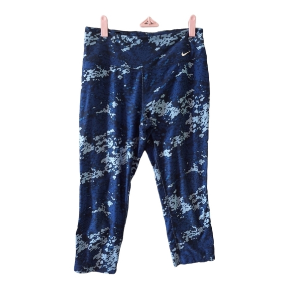 Beautiful Women’s Nike Bleu  Yoga Capris  Dri Fit in Size M Excellent Used Cond - Picture 1 of 6